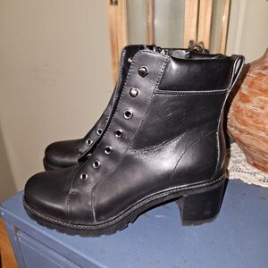 Vince Camuto Gavian Black Leather Lace Up Ankle Boots Women's Size 7 - EUC